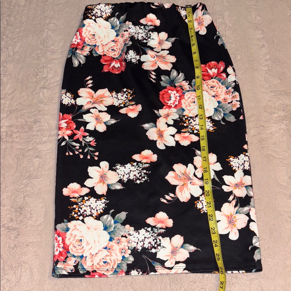Charlotte Russe floral print skirt in size M - Picture 2 of 8